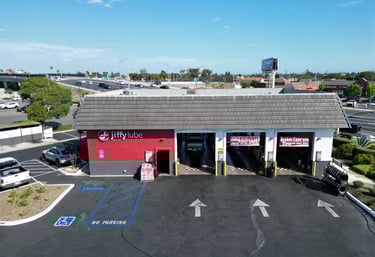 Picture of Jiffy Lube service center.