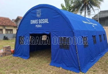 Tenda penampungan darurat berwarna biru berukuran besar dari Sagara Outdoor untuk Dinas Sosial.