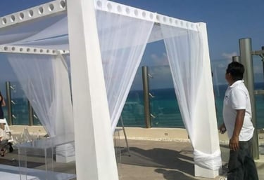 Gazebo para bodas siendo supervisado
