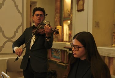 Clientes disfrutando del violín clásico de Mauro Ruiz en boda exclusiva en Valencia