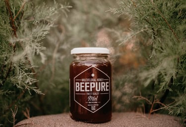 Miel BEEPURE en escena natural — distribución multicanal en retail, food service y mayorista chileno