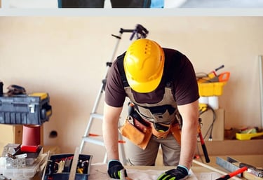 عمال ترا يجددون الجدران والأسقف في مبنى تجاري