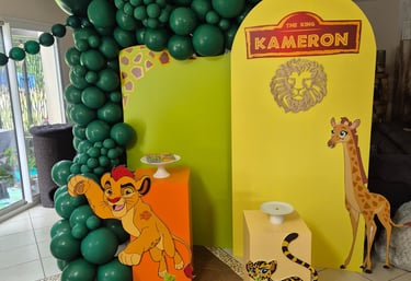 décoration anniversaire avec fleurs et ballons sur mesure et haut de gammme