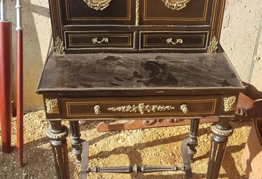 Brocante Lepeltier - Secrétaire ancien noir et or avec deux tiroirs.