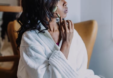 Soin du visage professionnel à Nensba Studio, institut de beauté à Dakar