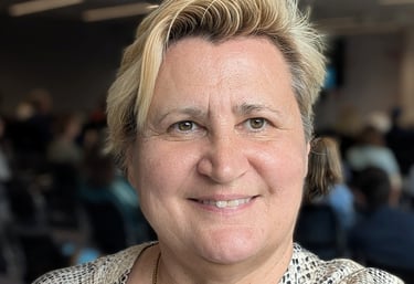 Mag. Natascha Ljubic, BSc ist Online Marketing- und KI-Expertin aus Wien