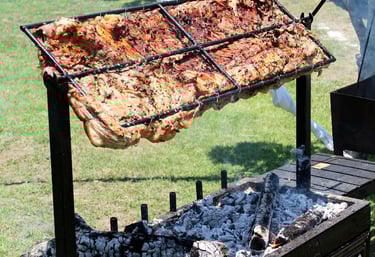 cerdo deshuesado y cocinado lentamente a la leña