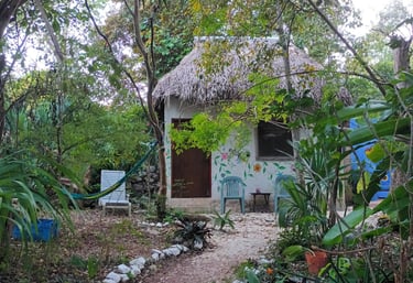 sendero hacia el mayan bungalow