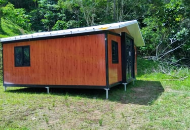 Tiny house installé sur vis de fondation