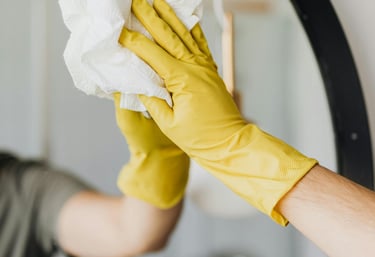 Yellow glove cleaning mirror