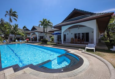 One Bedroom Suite villa exterior with direct access to the large swimming pool
