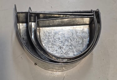 Comederos bebederos pájaros media luna chapa galvanizada