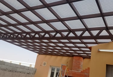 تركيب برجولات حديد وخشب بالرياض للحدائق والأسطح بتصاميم عصرية