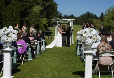 Summer wedding at golf course