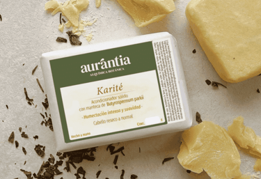Barra acondicionadora sólida Aurantia Karité para cabello seco con trozos de manteca de karité 
