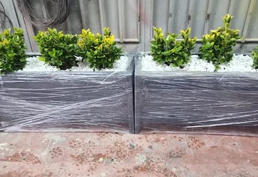 Siyah Ahşap Çiçeklik