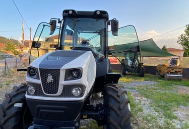 τρακτέρ Lamborghini σε άσπρο χρώμα με κουβούκλιο καινούριο