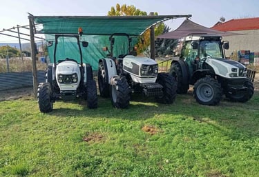 3 τρακτέρ Lamborghini σε άσπρο χρώμα - 2 ανοιχτά και 1 με κουβούκλιο