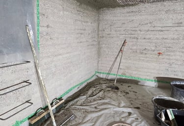 Väestösuojan ruiskubetonointia