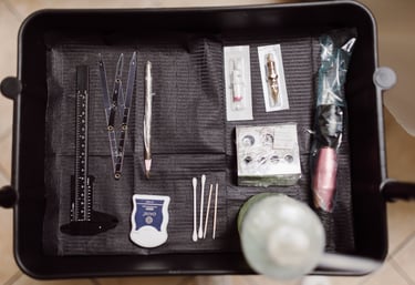 Strumenti e attrezzatura utilizzati per trattamenti permanenti make-up