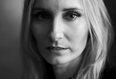 Sesja portretowa kobiety w studio w Opolu