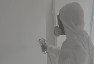 strak gespoten houtwerk met latex spuitwerk