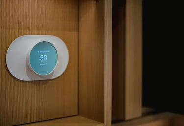 Optimisation du confort avec l'installation de thermostats intelligents et contrôles programmables.