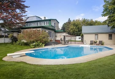 Vérification de mise à la terre et liaisons équipotentielles pour piscine sécuritaire.