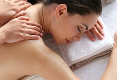 Relaxing massage therapy at ladies wellness salon in Abu Dhabi