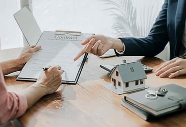 Firma de contrato inmobiliario sin comisiones en Barcelona