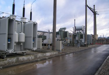 Montuojame ir rekonstruojame transformatorines pastotes ir elektros skirstyklas.