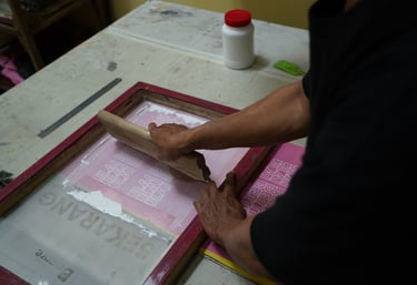 a person is making a picture with a rolling pinwheel