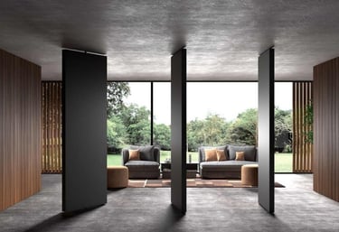 Acceso interior con puerta pivotante de diseño moderno y estructura metálica en entorno profesional