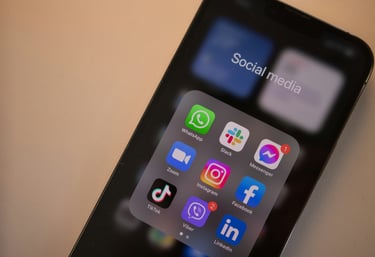 Téléphone affichant des applications de social média