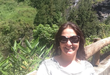 Foto da autora no tour pelo Cirque de Salazie, Ilha Reunião.