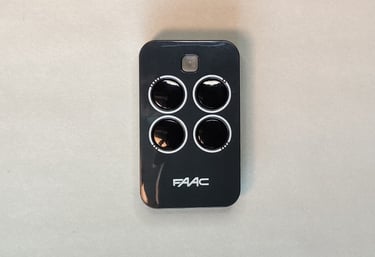 FAAC XT4 433 RC ir TE4433H ilgaamžis vartų pultelis su kintamu kodu – profesionalus pasirinkimas