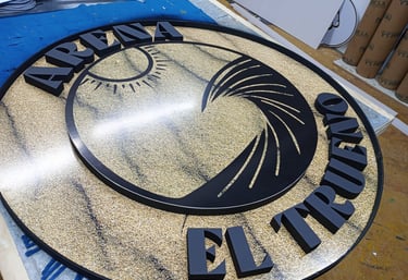 Logo en corporeas de "Arenas el trueno"