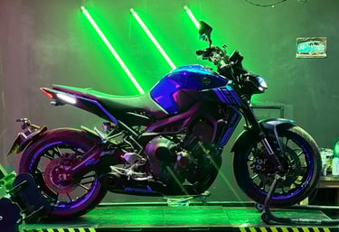 Yamaha MT09 Personalizada com adesivos