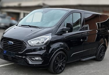 van premium 7 locuri Ford Tourneo pentru transfer aeroport OTP