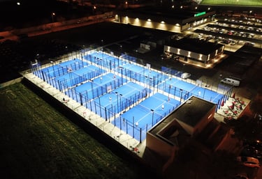 club de padel desde el aire