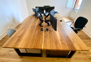 Bureaux en chêne massif dans l'openspace