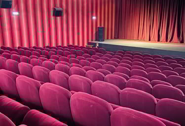 grande salle de cinéma, fauteuils rouges
