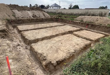 Fondation Maison travaux-de-terrassement-maison-jardin-terravis-mini-pelle-camion-terre