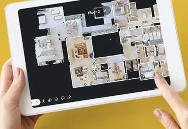 Los clientes ven el tour virtual 360 de Matterport para inmobiliarias