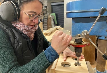 outils atelier fabrication tabouret bois menuisierie