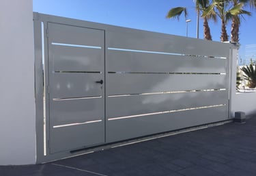 Puertas automáticas en Ibiza para viviendas, comercios y comunidades con instalación profesional