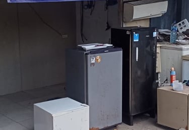 Perbaikan dan pemeliharaan kulkas oleh teknisi handal untuk menjaga kualitas dan efisiensi pendingin