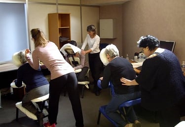 Formation de Massage Anma, Shiastu sur chaise ergonomique à l'Ecole IMAE, Salima Ciccariello Istres