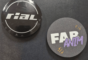 Des centres de roues de voiture imprimé en 3D avec le logo du client