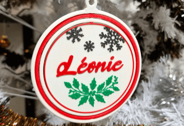 une décoration de noël personnalisée avec un prénom
